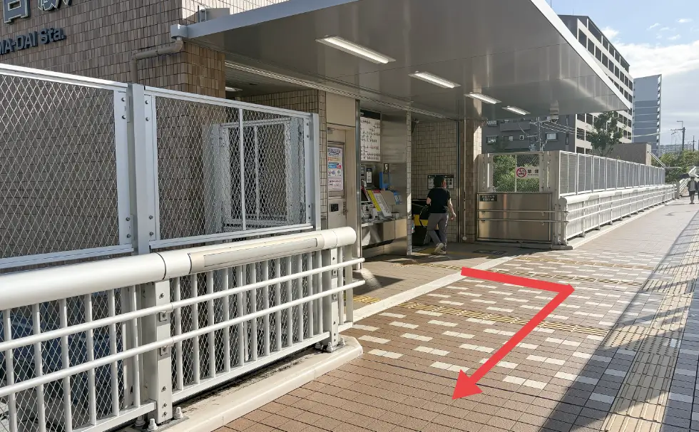 桃山台駅の改札を出たところ